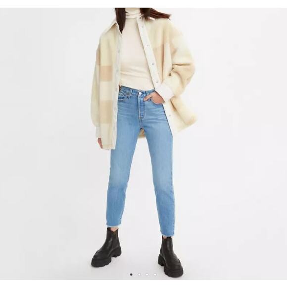 Levi's Premium Wedgie Icon Fit Ankle light wash denim jeans 25 - Picture 1 of 5